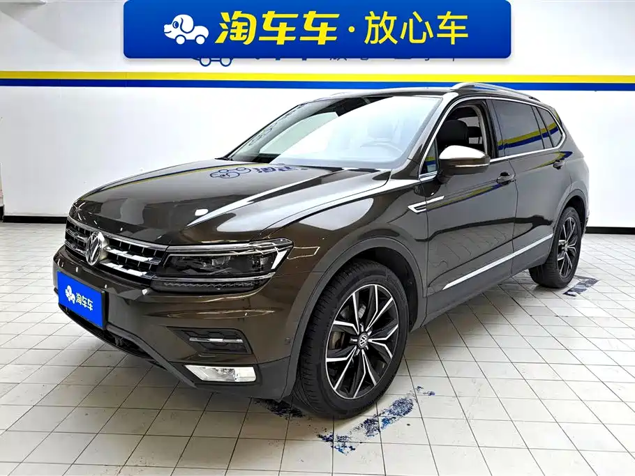 Volkswagen Tiguan L 2017 — фото 1