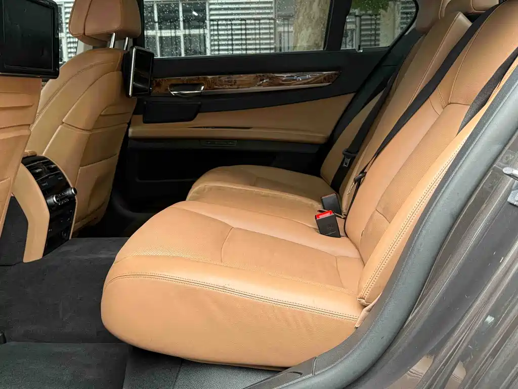 BMW 7 Series 2013 — фото 11