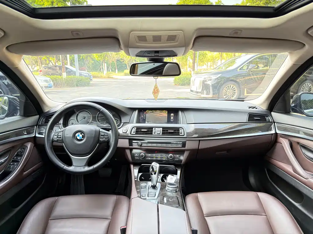 BMW 5 Series 2016 — фото 8