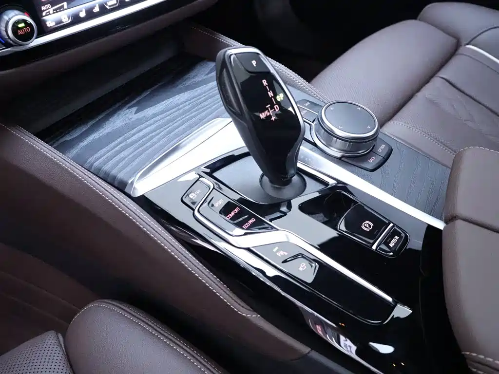 BMW 5 Series 2024 — фото 12