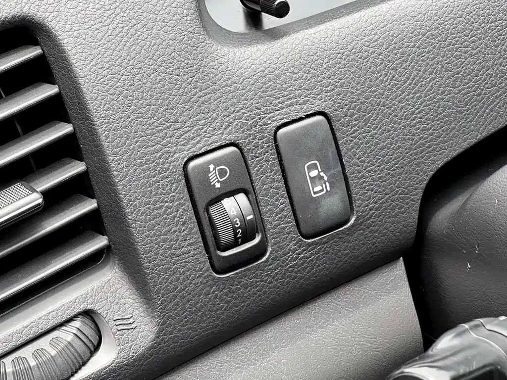 Toyota Previa 2005 — фото 23