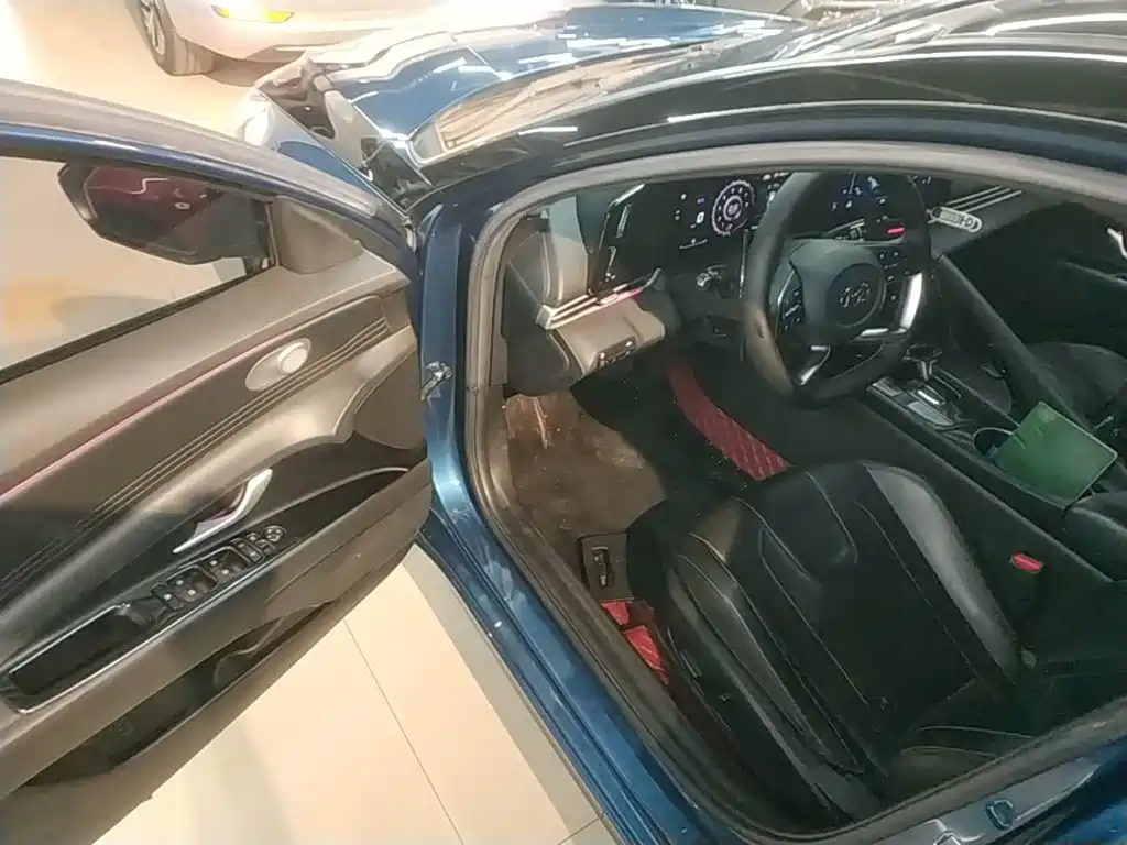 Hyundai Elantra 2021 — фото 16