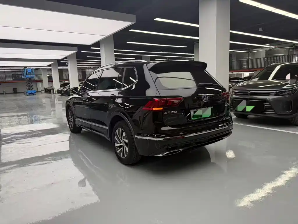 Volkswagen Tiguan L Plug-In Hybrid 2020 — фото 16