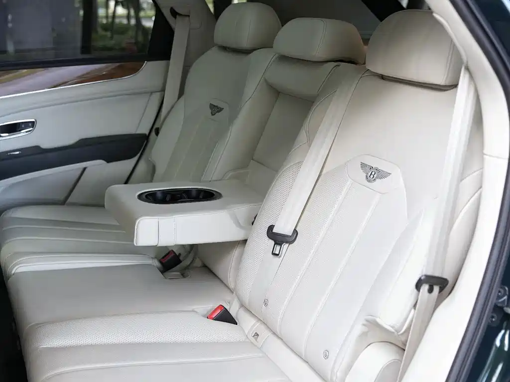 Bentley Bentayga 2021 — фото 15