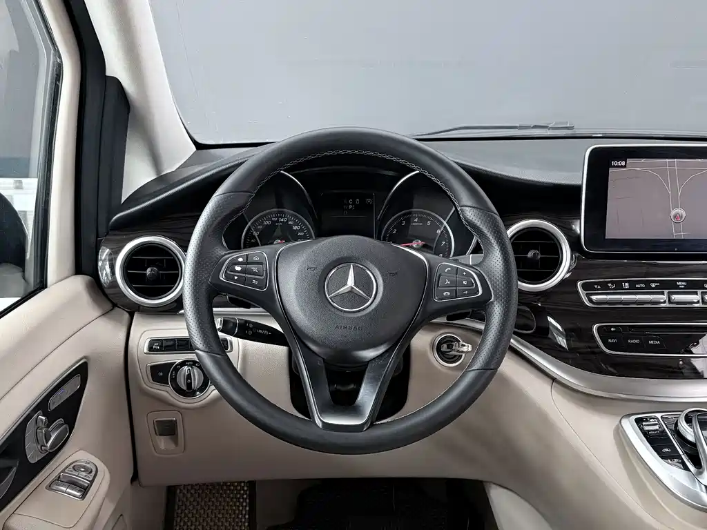 Mercedes-Benz V-Class 2017 — фото 15