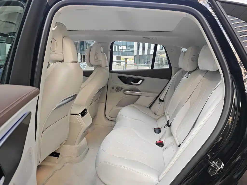 Mercedes-Benz EQE SUV 2025 — фото 16