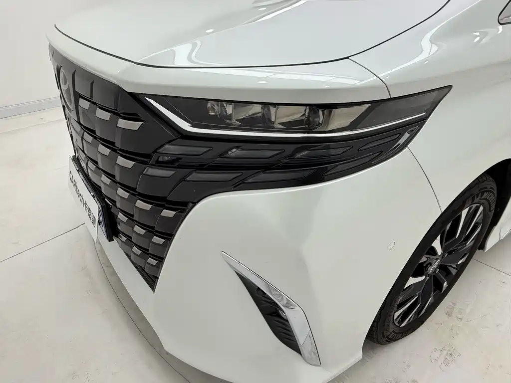 Toyota Alphard 2023 — фото 11