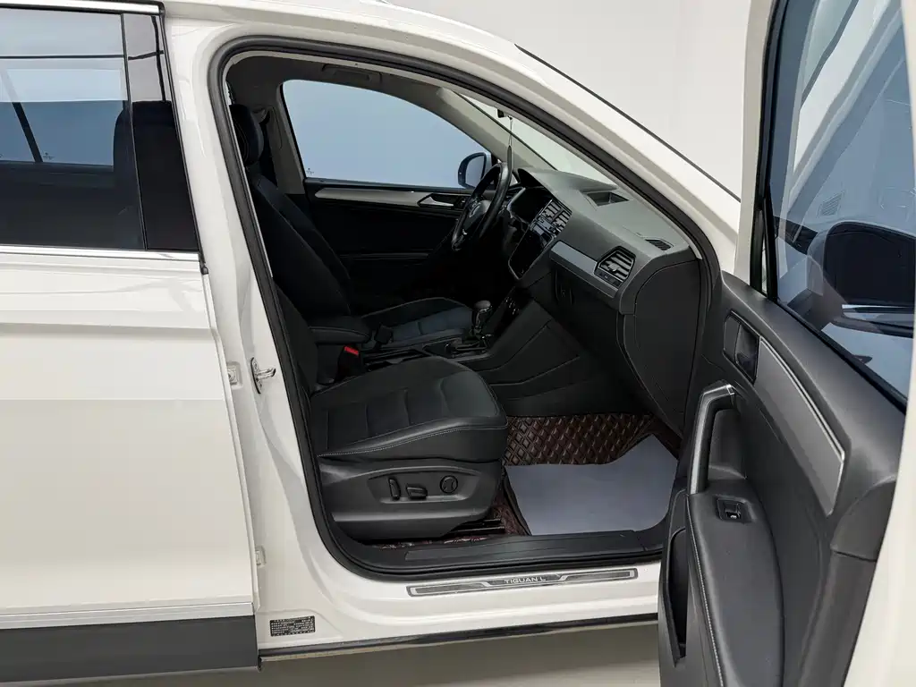 Volkswagen Tiguan L 2021 — фото 10