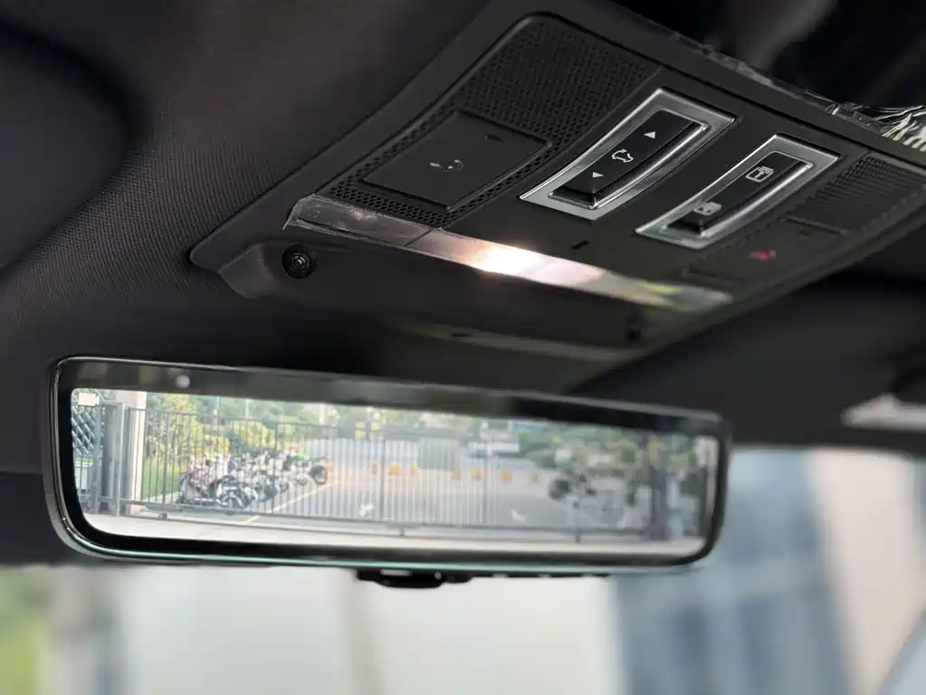 Land Rover Defender 2023 — фото 13