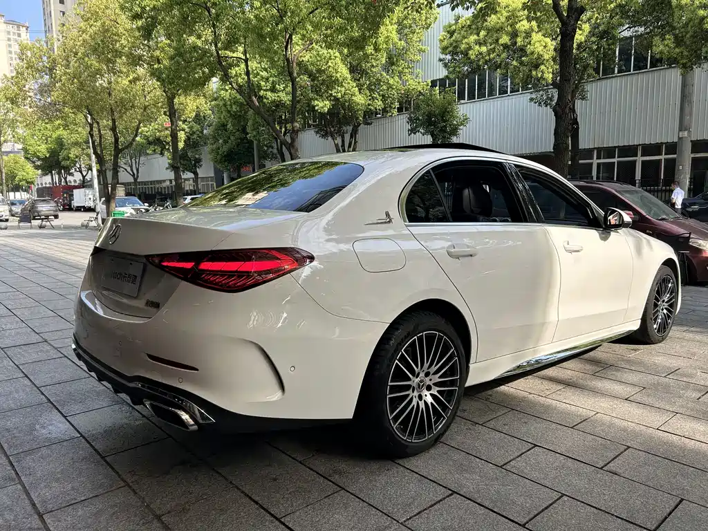 Mercedes-Benz C-Class 2025 — фото 10