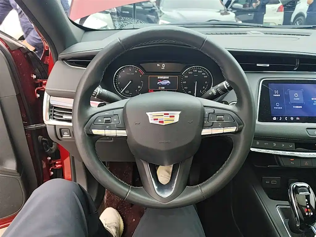 Cadillac XT4 2023 — фото 11