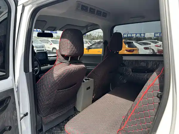 Wuling Hongguang New Energy 2025