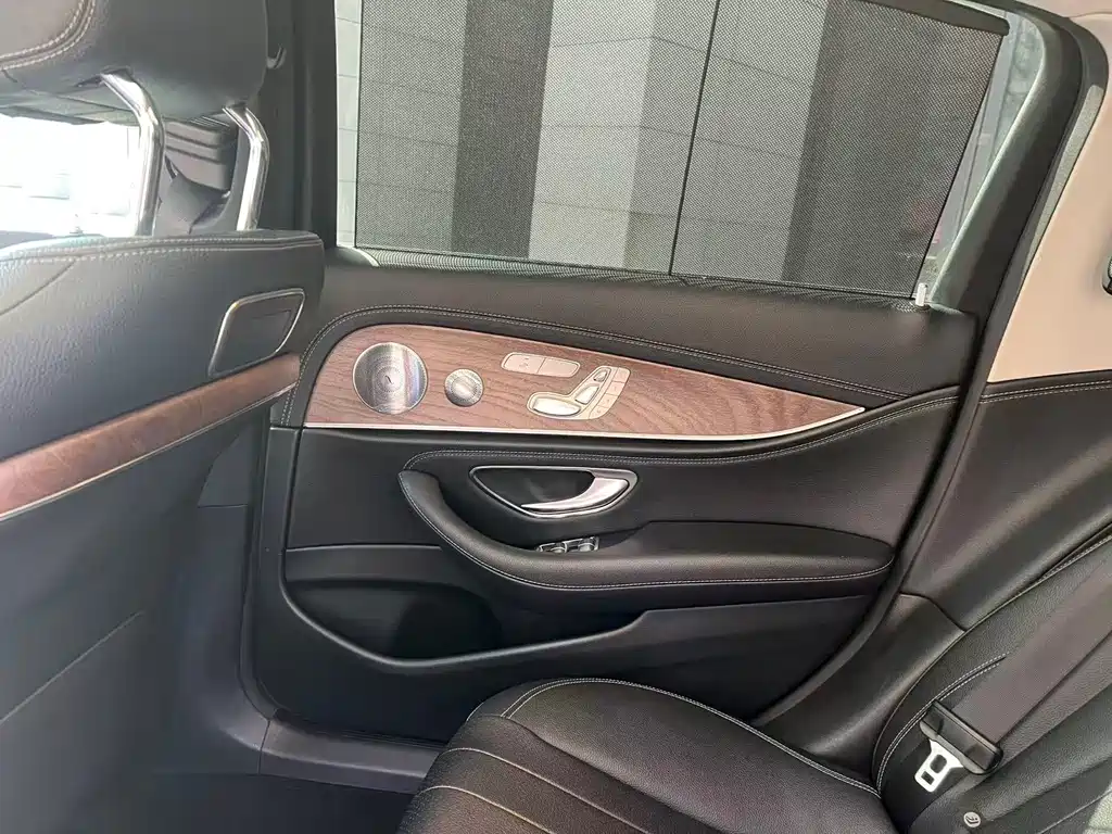 Mercedes-Benz E-Class 2019 — фото 17