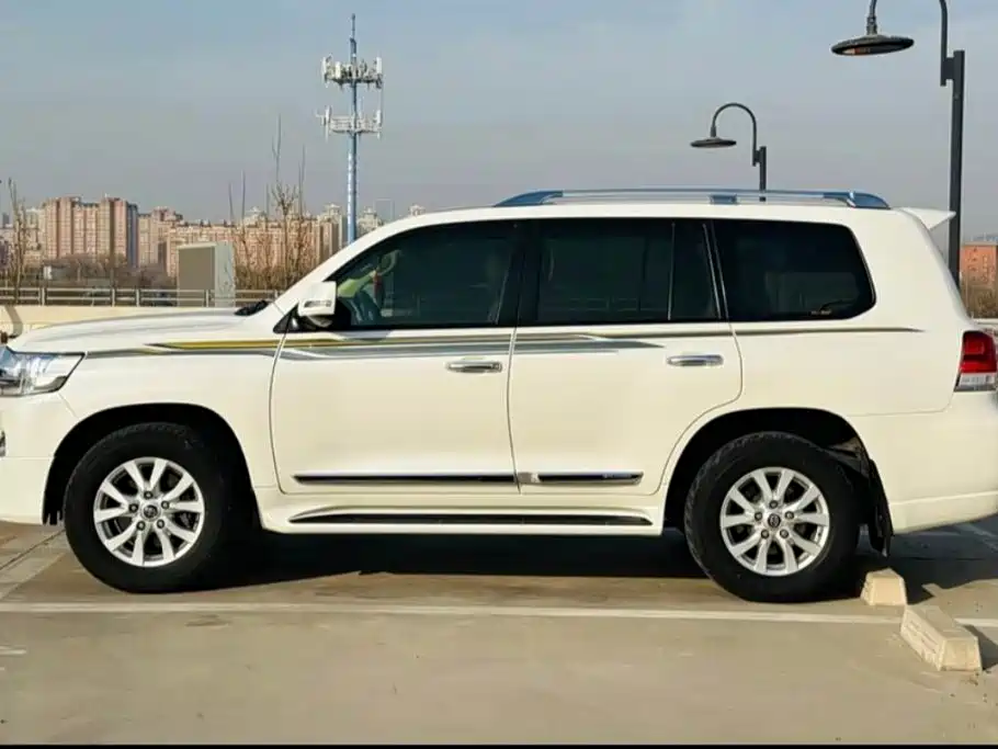 Toyota Land Cruiser 2018 — фото 4