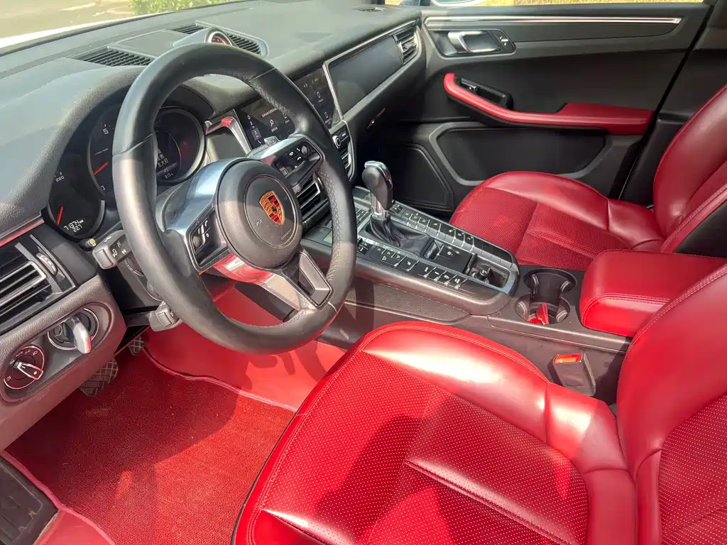 Porsche Macan 2019 — фото 10