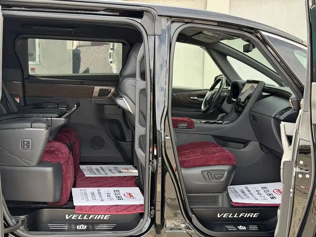 Toyota Vellfire 2023 — фото 12