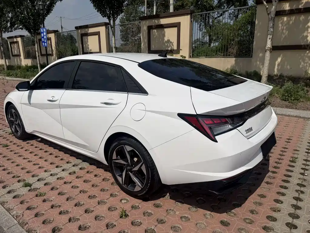 Hyundai Elantra 2022
