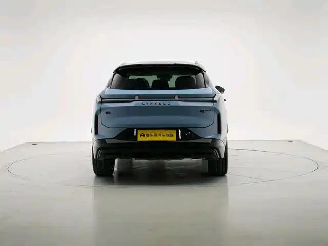 Lynk & Co 08 EM-P 2025