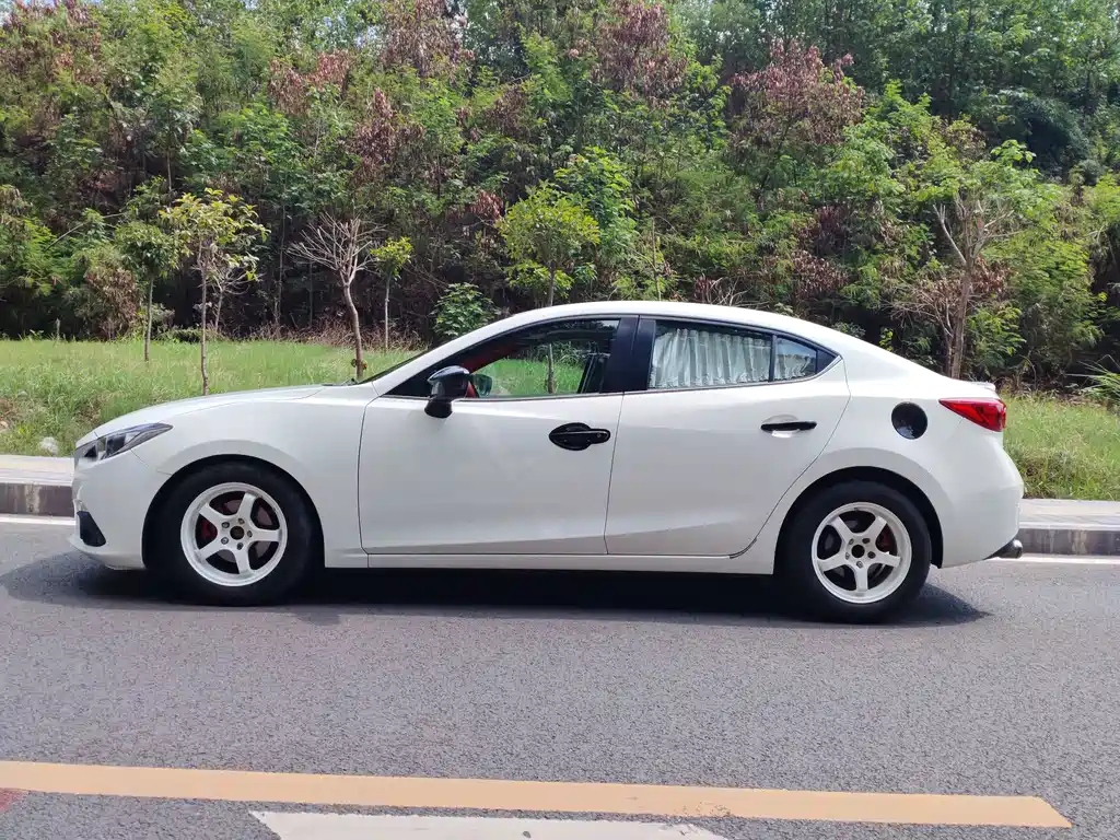 Mazda 3 Axela 2016