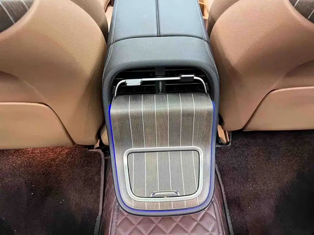 Mercedes-Benz E-Class 2025 — фото 12