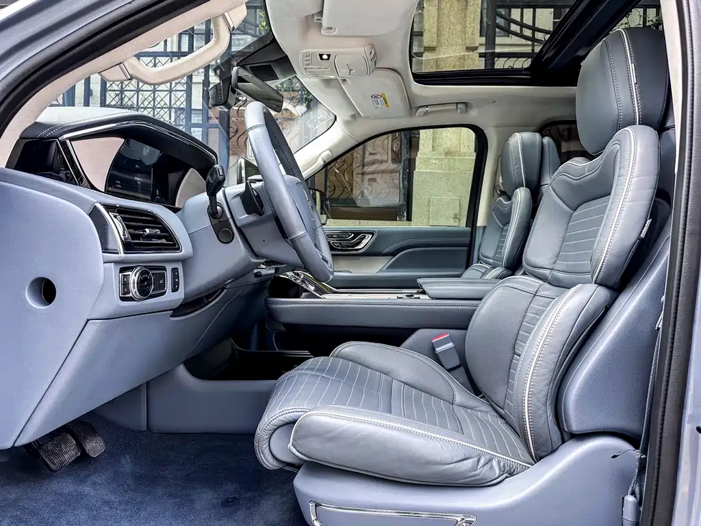 Lincoln Navigator 2020 — фото 24