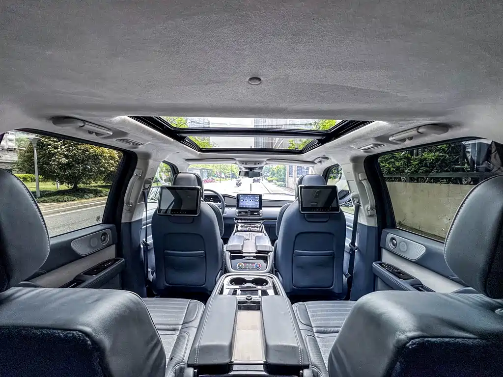 Lincoln Navigator 2020 — фото 11