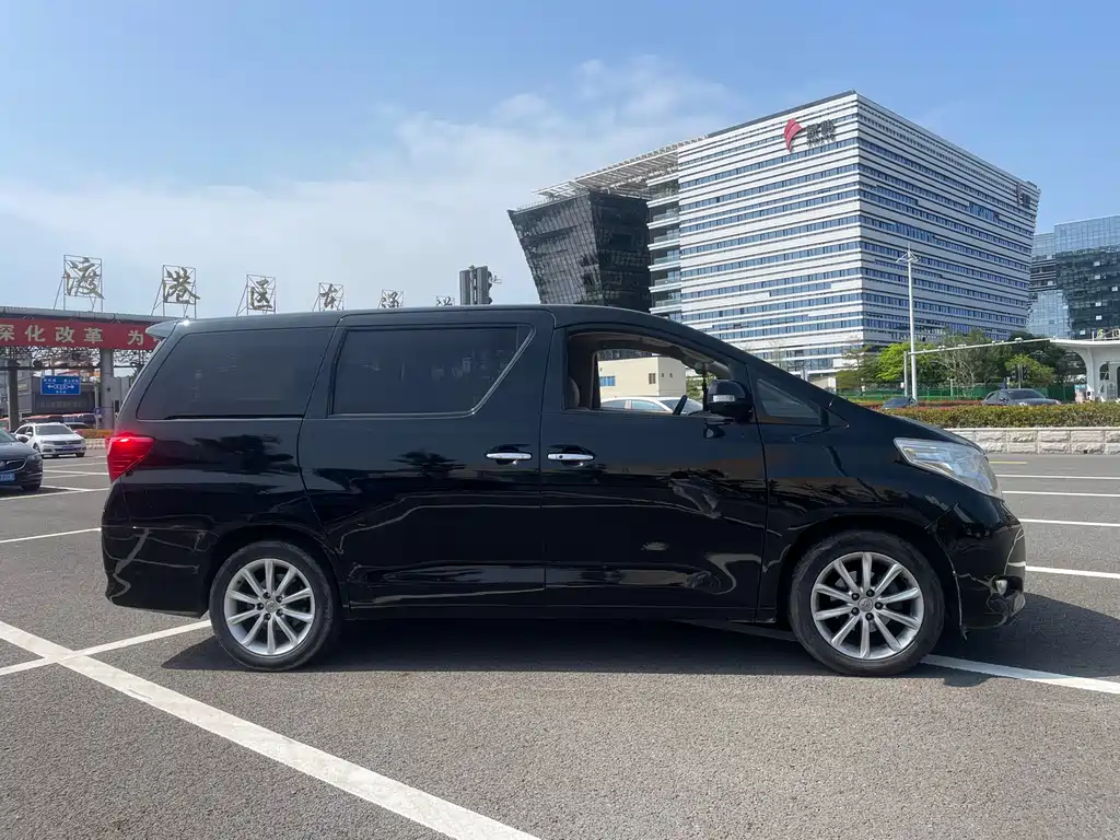 Toyota Alphard 2012 — фото 11