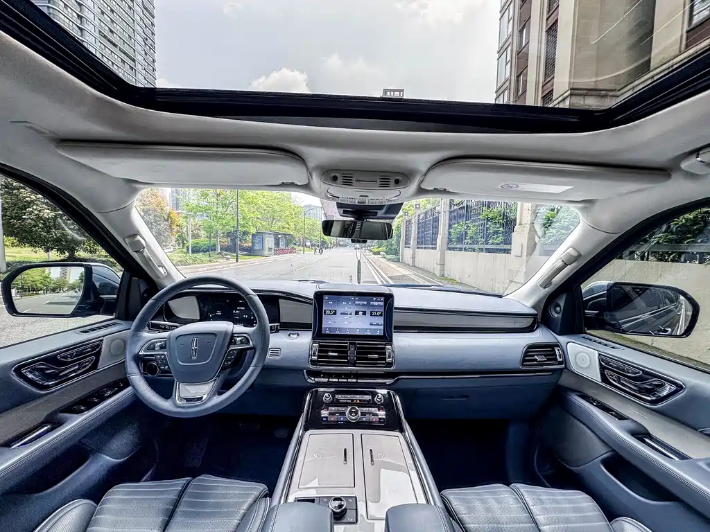 Lincoln Navigator 2020 — фото 19