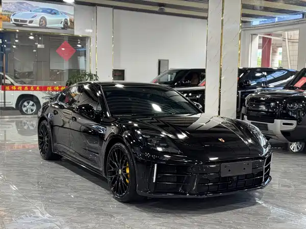 Porsche Panamera 2025