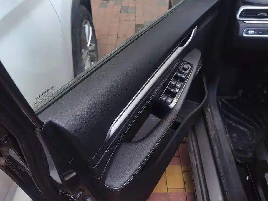 Geely Emgrand 2022