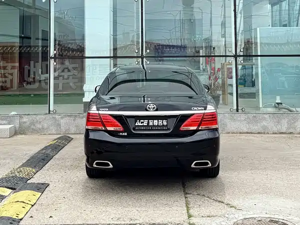 Toyota Crown 2013