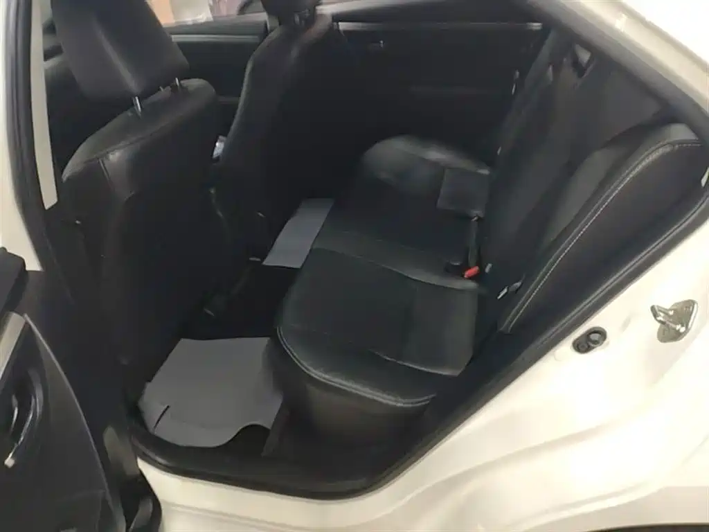 Toyota Corolla 2015 — фото 17