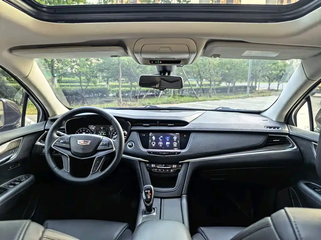 Cadillac XT5 2019 — фото 10