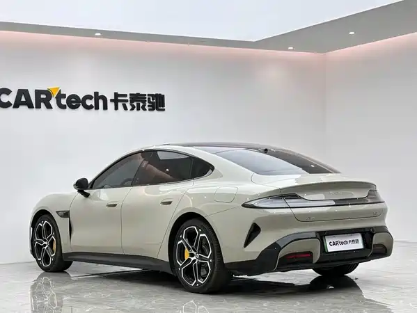 Xiaomi SU7 2024