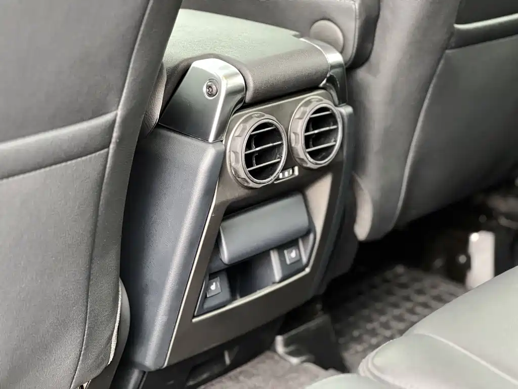 Land Rover Discovery 2014 — фото 19