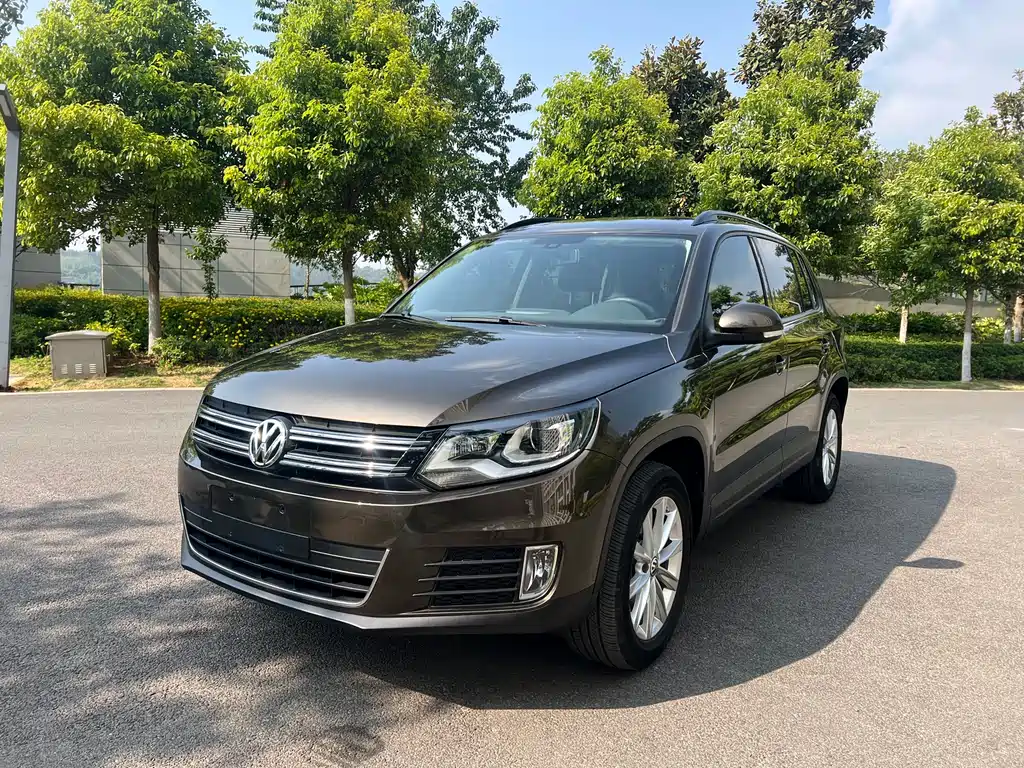 Volkswagen Tiguan 2015 — фото 1