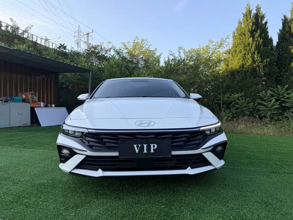 Hyundai Elantra 2023