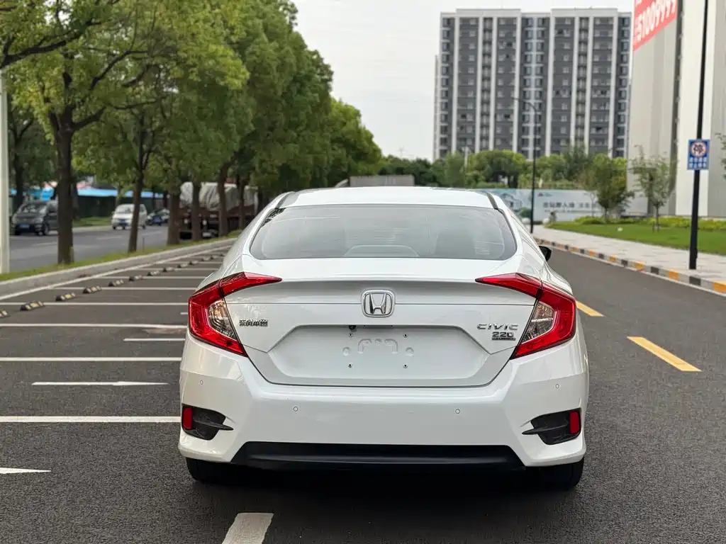 Honda Civic 2018 — фото 10
