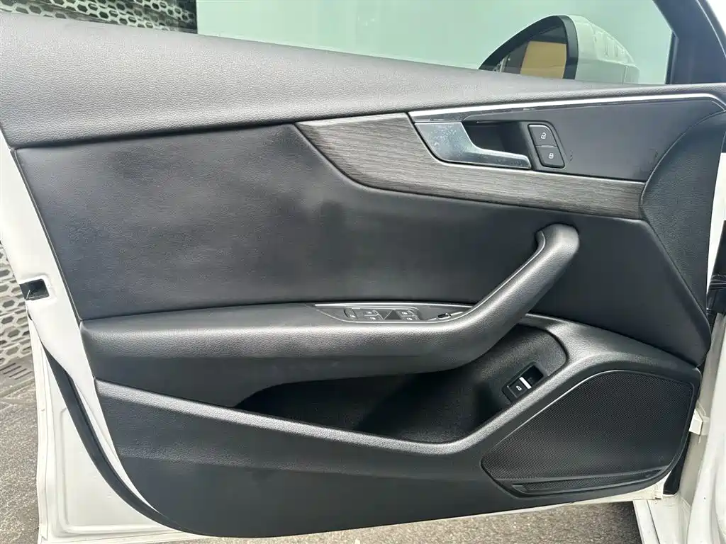 Audi A4L 2017