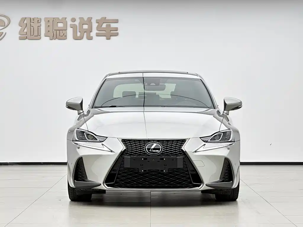 Lexus IS 2018 — фото 2