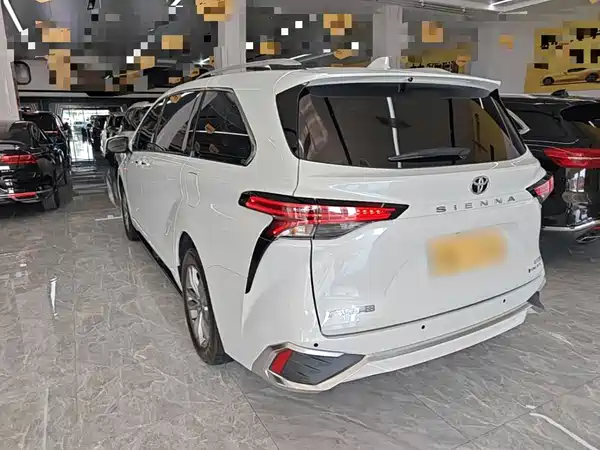 Toyota Sienna 2024