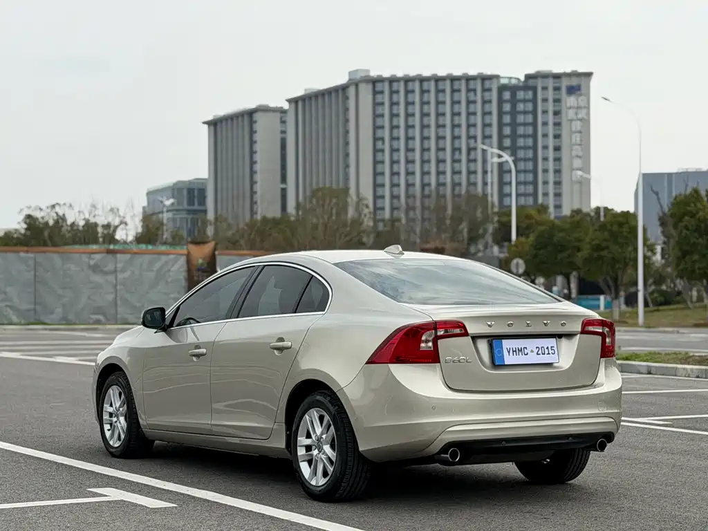 Volvo S60 2017 — фото 18