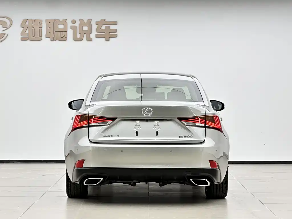 Lexus IS 2018 — фото 17
