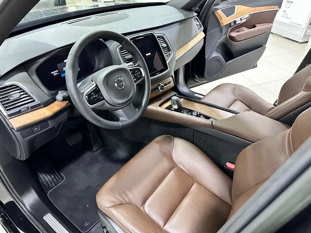 Volvo XC90 2023 — фото 10