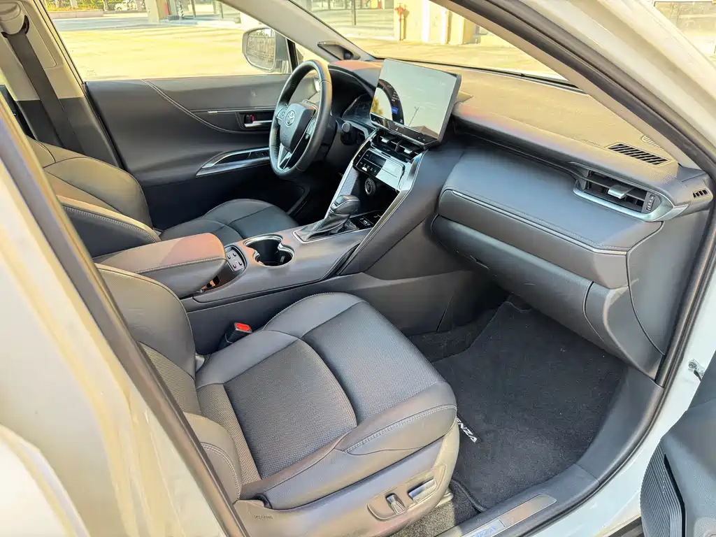 Toyota Venza 2024 — фото 10