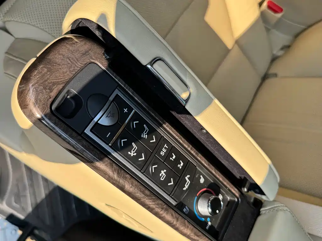 Toyota Alphard 2022 — фото 13