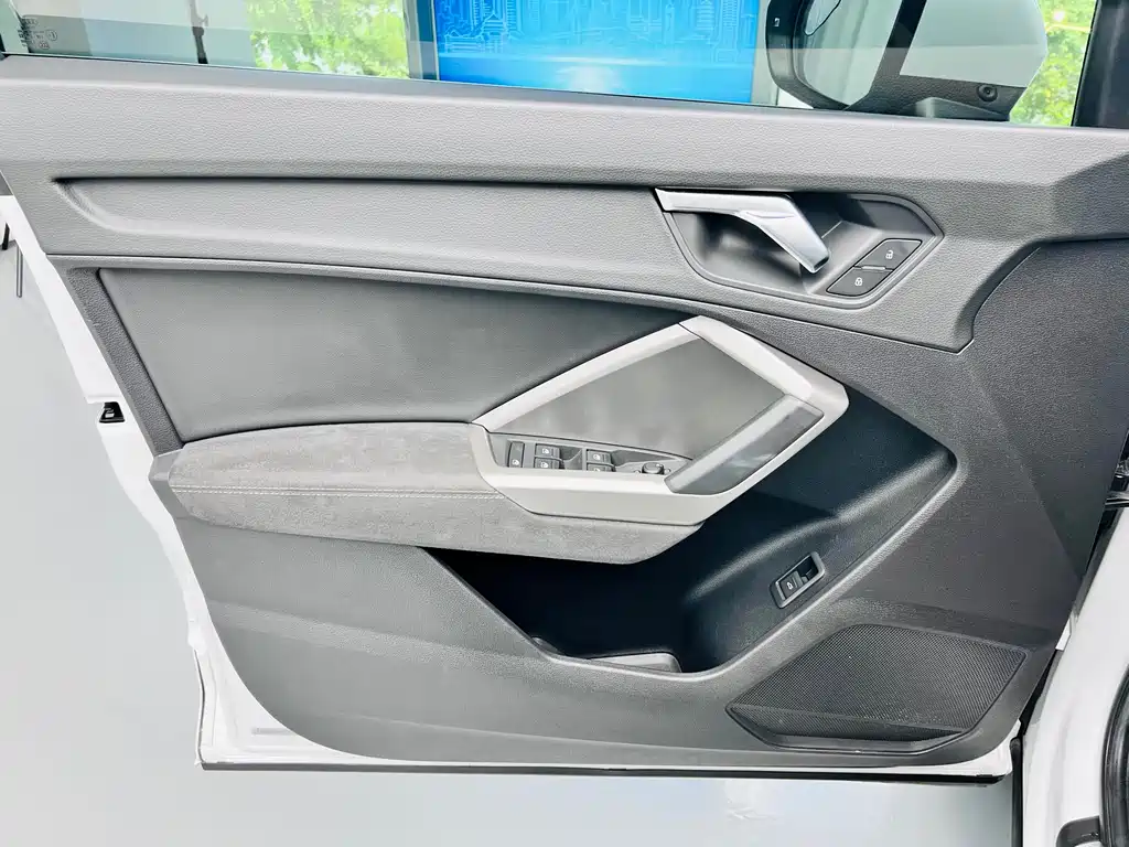 Audi Q3 2023 — фото 11