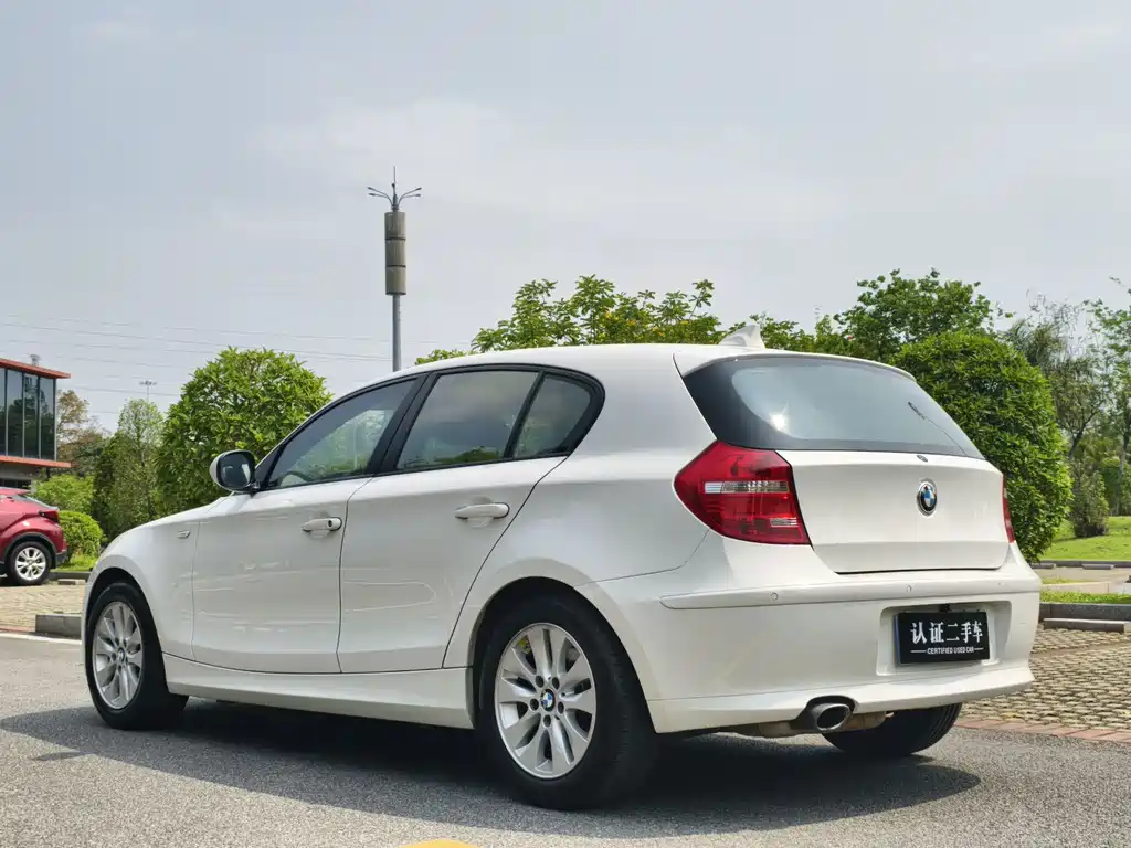 BMW 1 Series 2011 — фото 8