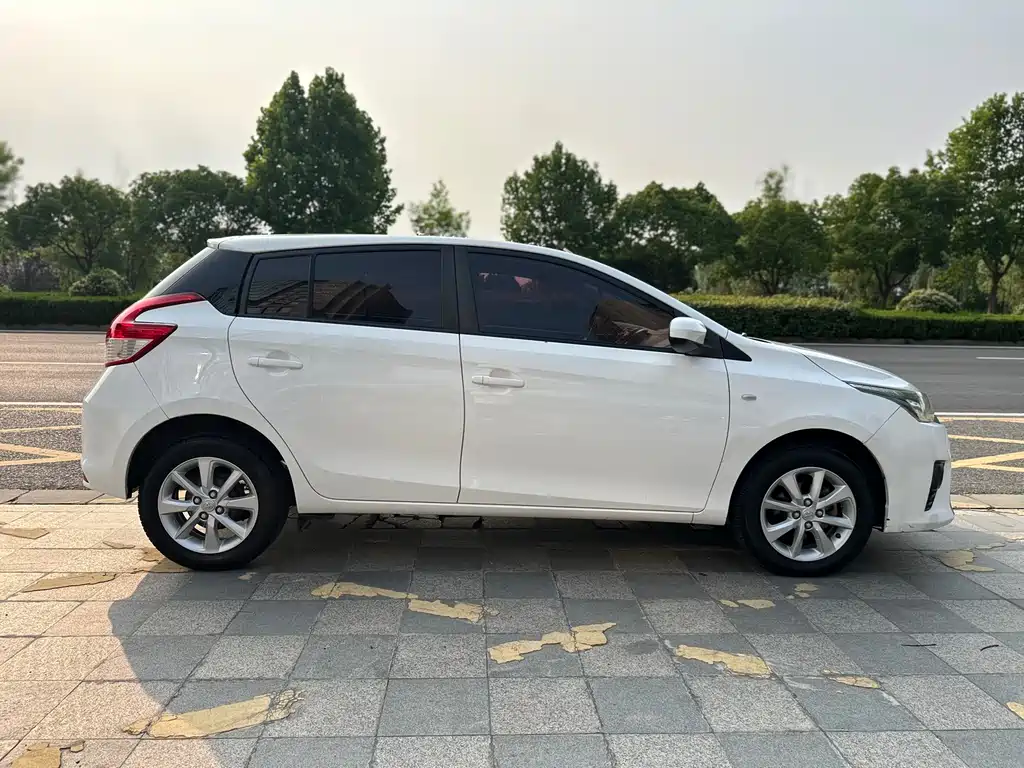 Toyota Yaris L 2014