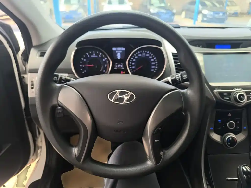 Hyundai Elantra Langdong 2015 — фото 11